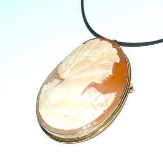 handgefertigtes Einzelstück, große Vintage-Gemmen-Brosche + Gemmen-Anhänger mit einer Muschelgemme mit fein ausgearbeitetem Frauenportrait, aus 800 Silber vergoldet, Kugelsicherung, Handarbeit um 1950 -	Unikate und Pretiosen nur erhältlich im Onlineshop der Goldschmiede Danilo!