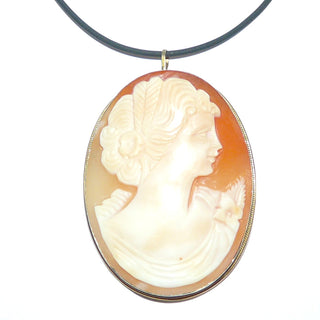 handgefertigtes Einzelstück, große Vintage-Gemmen-Brosche + Gemmen-Anhänger mit einer Muschelgemme mit fein ausgearbeitetem Frauenportrait, aus 800 Silber vergoldet, Kugelsicherung, Handarbeit um 1950 -	Unikate und Pretiosen nur erhältlich im Onlineshop der Goldschmiede Danilo!