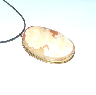handgefertigtes Einzelstück, große Vintage-Gemmen-Brosche + Gemmen-Anhänger mit einer Muschelgemme mit fein ausgearbeitetem Frauenportrait, aus 800 Silber vergoldet, Kugelsicherung, Handarbeit um 1920 -	Unikate und Pretiosen nur erhältlich im Onlineshop der Goldschmiede Danilo!
