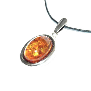 großes Einzelstück, ovaler Bernsteinanhänger aus 925 Silber mit einem transparenten echten cognacfarbenen Bernstein-Cabochon, Oval mit schönen dunklen Linseneinschlüssen, Spiegelrand - Goldschmiede Danilo