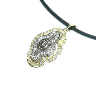 großes Einzelstück, Brillant-Anhänger aus 585 zweifarbigem Gold, 46 Brillanten von zusammen 0,50 Karat + 1 Brillant von 0,11 Karat, Replik im Stil um 1900, im Verschnitt gefaßt und poliert, gelbe und weiße Flächen mit Luftschnitt aneinander und leicht in die Höhe gesetzt -	Vintage-Schmuck nur im Onlineshop von danilogold!
