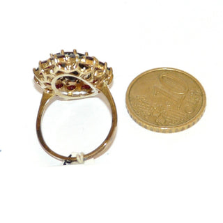 Großes Einzelstück, ovaler Granatring aus 333 Gold mit einem großen ovalen & 14 runden, funkelnd facettierten Granaten in schöner Farbe, ovale Rosette in Krappenfassungen, filigranes Körbchen, Ringweite 56 - Goldschmiede Danilo