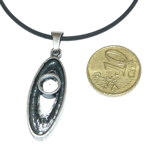 Einzelstück, Nordform-Design, großer langgezogener Nordform-Anhänger aus 925 Silber mit einem runden, funkelnd facettierten Bergkristall, seidenmatt, in den Tiefen geschwärzt. Anlaufgeschützt. Die gesamte skandinavische / finnische Nordform-Kollektion ist so designt, daß fast alle Schmuckstücke miteinander kombinierbar sind.   (Lieferung erfolgt ohne Kette) -	Finnlandschmuck bei Goldschmiede Danilo 