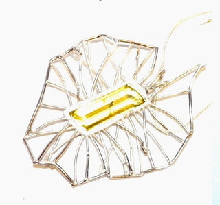sehr großer, handgefertigter Unikat-Anhänger mit einem doppelseitig facettiertem Lemon-Quarz-Stab, gefaßt mit 925 Silber Streben, "Spinnennetz", 10,8 cm x 8,5 cm - Handgefertigtes Unikat! Nur im Danilo Gold Online Shop!
