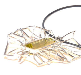 sehr großer, handgefertigter Unikat-Anhänger mit einem doppelseitig facettiertem Lemon-Quarz-Stab, gefaßt mit 925 Silber Streben, "Spinnennetz", 10,8 cm x 8,5 cm - Handgefertigtes Unikat! Nur im Danilo Gold Online Shop!
