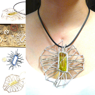 sehr großer, handgefertigter Unikat-Anhänger mit einem doppelseitig facettiertem Lemon-Quarz-Stab, gefaßt mit 925 Silber Streben, "Spinnennetz", 10,8 cm x 8,5 cm - Handgefertigtes Unikat! Nur im Danilo Gold Online Shop!
