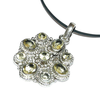 großes Einzelstück, gelber Citrin-Anhänger 925 Silber in Blumen- / Rosettenform bestehend aus 9 funkelnd facettierten, runden & ovalen gelben Citrinen in Zargenfassungen mit Kordelumrandung gehalten, große Dreieckschlaufe, Handarbeit - Goldschmiede Danilo