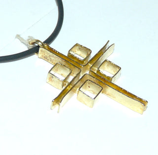 handgefertigtes Unikat, großer massiver Kreuz-Anhänger aus 750 Gold, gleichlaufende Doppel-Streben mit geöffnete Enden + 4 Quadraten, geschweißte, strukturierte Seitenflächen, Schlaufe-	Handgefertigtes Unikat! Nur im Onlineshop von Juwelier & Goldschmiede Danilo!