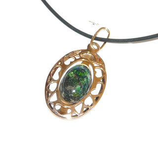 Einzelstück, Unikat-Opal-Anhänger, bläulich-grün schillernder, lang-ovaler, australischer Matrix-Opal-Cabochon, umrahmt mit einem Spiegel aus 585 Rosé-Gold, zarte Einfassung mit ausgesägten Herz-Elementen -	Einzelstücke nur erhältlich bei www.danilogold-shop.de