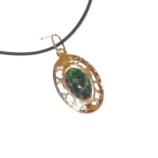 Einzelstück, Unikat-Opal-Anhänger, bläulich-grün schillernder, lang-ovaler, australischer Matrix-Opal-Cabochon, umrahmt mit einem Spiegel aus 585 Rosé-Gold, zarte Einfassung mit ausgesägten Herz-Elementen -	Einzelstücke nur erhältlich bei www.danilogold-shop.de