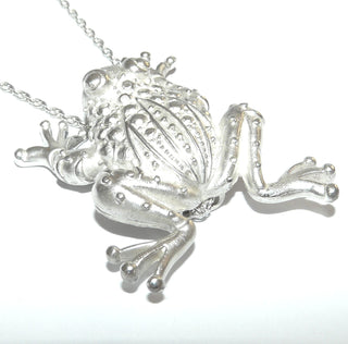großes detaillegetreues Einzelstück, Unikat-Anhänger "Frosch", in den Tiefen weißgesiedet, polierte Oberfläche, ca. 45 mm x 33 mm, variabel tragbar) - Handgefertigtes Unikat! Nur im www.DaniloGold-Shop.de 