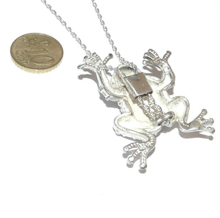 großes detaillegetreues Einzelstück, Unikat-Anhänger "Frosch", in den Tiefen weißgesiedet, polierte Oberfläche, ca. 45 mm x 33 mm, variabel tragbar) - Handgefertigtes Unikat! Nur im www.DaniloGold-Shop.de 