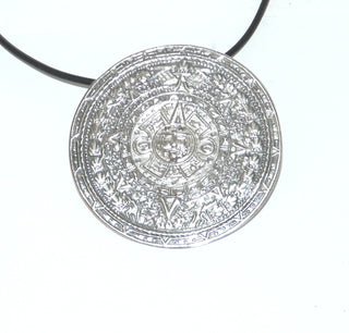 großes Einzelstück, runder Silberanhänger & gleichzeitig Brosche, Mexico, massiv 925 Silber in den Tiefen geschwärzt, aztekische Symbole Toniatiuh / Sonnengott, verdeckte Schlaufe - Goldschmiede Danilo