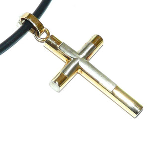 Schlicht gearbeitetes Einzelstück, großer Kreuz-Anhänger aus 585 Gelbgold mit weißgoldener Mitte, gleichlaufende, runde Streben mit geraden Enden, seidenmatt + poliert, große Schlaufe, auch sehr gut für Herren geeignet -	Unikate und Pretiosen nur erhältlich im Onlineshop der Goldschmiede Danilo!
