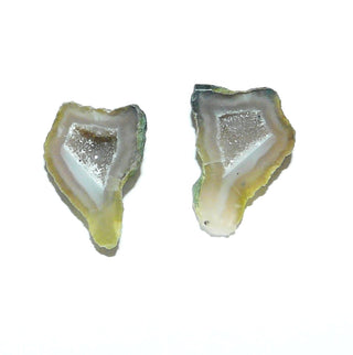 grün-graue Einzelstücke, Achatkristall-Ohrstecker, in der Mitte geteilte Achat-Druse mit natürlichen, funkelnden Bergkristallen & 925 Silber - Goldschmiede Danilo