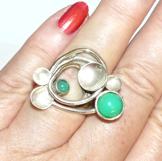 handgefertigtes Einzelstück, grüner Chrysopras-Silberring aus 925 Silber, 2 Cabochons + 4 aufgetiefte Schalen auf Runddraht-Geflecht, Ringweite 54,5. Dazu paßt An 0099 -	Handgefertigtes Unikat! Nur im Onlineshop von Juwelier & Goldschmiede Danilo!