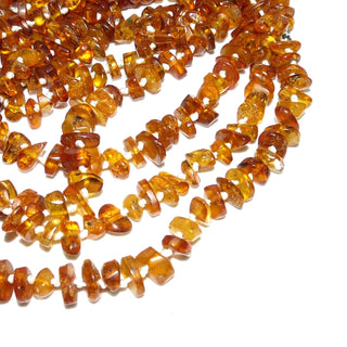 handgeknüpftes Einzelstück, superlange Bernstein-Kette aus polierten, abgerundeten Chips /&nbsp; mittleres Cognac-orange, durchgeknotet, ohne Verschluß, Gesamtlänge 220 cm, kann mehrfach um den Hals gelegt werden, um daraus eine 2- oder 3-reihige Optik zu erzielen - Nur erhältlich im Onlineshop von Juwelier & Goldschmiede Danilo!