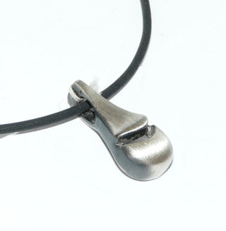 handgefertigtes Einzelstück, Nugget-Anhänger aus massiv 835 Silber seidenmatt, in den Tiefen geschwärzt mit hellen Akzente, verdeckte Schlaufe - Goldschmiede Danilo 