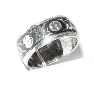 Einzelstück, handgefertigter Ring aus 925 Silber + schwarzem Niello (Niellieren ist eine aufwendige alte Goldschmiedetechnik, die heute hauptsächlich noch in Asien angewendet wird), gleichlaufend, tief eingearbeitetes florales Muster "Blüten + Ranken", poliert, Ringweite 56 -	Handgefertigtes Unikat! Nur im Onlineshop von Juwelier & Goldschmiede Danilo!