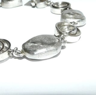 handgefertigtes Einzelstück, Nugget-Armband, Silberarmband aus 925 Silber, 22 cm lang, 5 Nuggets & 5 bewegliche Kreiselemente, matt und poliert, eingebautes verdecktes Kastenschloß, auch für Herren geeignet - Goldschmiede Danilo