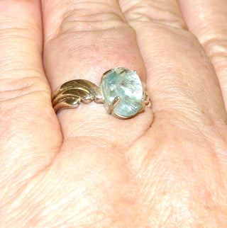 hellblaues, handgefertigtes Einzelstück, Unikat-Aquamarin-Silberring aus 925 Silber, poliert mit einem Aquamarin-Cabochon mit schönen natürlichen Einschlüssen, gehalten in Krappenfassung, Ringweite 58,5 - Goldschmiede Danilo