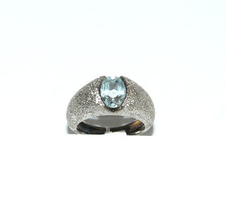 hellblaues Einzelstück, ovaler Banding aus massiv 925 Silber mit einer kräftig funkelnden, diamantierten Oberfläche, ovaler, funkelnd facettierter Zirkonia als Aquamarin- bzw. Blautopas-Replik, Ringweite 50 - Goldschmiede Danilo