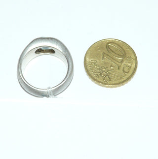 hellblaues Einzelstück, handgefertigter klassischer Banding aus massiv 925 Silber seidenmatt mit einem ovalen, funkelnd facettierten Zirkonia als Aquamarin- bzw. Blautopas-Replik quer zum Finger eingelassen, Ringweite 50,5 - Goldschmiede Danilo