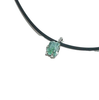 Handgefertigtes Einzelstück, blaugrüner Aquamarinanhänger aus 925 Silber mit einem Natur-Kristall in 6-Krappenfassung gehalten - Goldschmiede Danilo