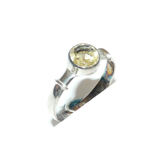 hellgelbes Einzelstück, zierlicher Citrin-Silberring aus 925 Silber mit einem runden, funkelnd facettierten Citrin in Zargenfassung, Ringweite 59 -Goldschmiede Danilo