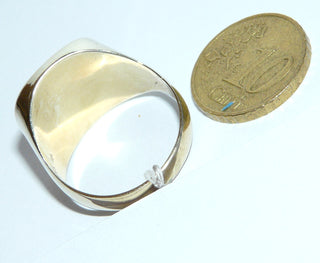 Einzelstück, klassischer Herrenring, Onyx-Siegelring aus 333 Gelbgold, poliert, mit einer quadratischen Onyx-Platte mit abgerundeten Ecken, ein funkelnder Zirkonia in einem Quadrat asymmetrisch in den Onyx eingesetzt, innen geschlossen, Ringweite 65 -	Nur erhältlich im Onlineshop von Juwelier & Goldschmiede Danilo!