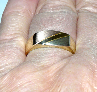 Einzelstück, klassischer Herrenring, Siegelring "Tricolor", massives 585-er Rot-, Weiß- + Gelbgold, für Gravuren geeignet, seidenmatt + poliert, Ringweite 59,5 -	Unikatschmuck nur erhältlich im Onlineshop von Juwelier & Goldschmiede Danilo! 