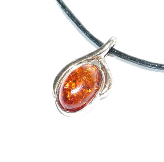 kleines Einzelstück, Bernsteinanhänger aus 925 Silber mit asymmetrisch floralem Rahmen, transparenter echter Honig-Bernstein Cabochon, Oval in Zargenfassung, 22 mm lang - Goldschmiede Danilo
