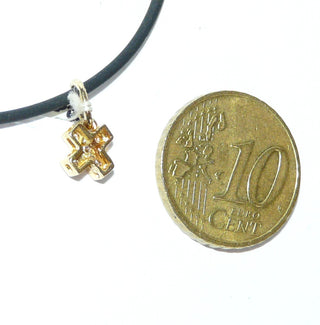 zarte Einzelstück, kleiner Brillant-Kreuz-Anhänger "Andreaskreuz" oder "Schrägkreuz" aus 750 Gold, poliert mit 5 Brillanten von zusammen 0,10 Karat Tw Si sicher im Verschnitt gefaßt -	Unikatschmuck nur erhältlich im Onlineshop von Juwelier & Goldschmiede Danilo! 
