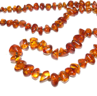 Handpoliertes Einzelstück, Bernstein-Kette aus dicken polierten Linsen-Nuggets, im Verlauf durchgeknotet, mittleres Cognac-orange mit schönen Einschlüssen, Verschluß aus Gold-Doublé, Gesamtlänge 74 cm -	Handgefertigter Schmuck nur erhältlich bei www.danilogold-shop.de 