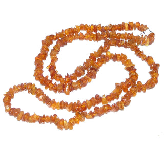 Einzelstück, Bernstein-Kette aus leicht anpolierten kleinen Natur-Splittern / Chips, ungeknotet, dunkleres Cognac-orange, ohne Verschluß, Gesamtlänge 78 cm -	Nur erhältlich im Onlineshop von Juwelier & Goldschmiede Danilo!
