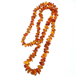 Einzelstück, lange Bernstein-Kette aus polierten rundlichen Nuggets im Verlauf aufgefädelt, mittleres Cognac-orange, durchgeknotet ohne Verschluß, Gesamtlänge 80 cm -	Handgefertigter Schmuck nur erhältlich bei www.danilogold-shop.de 