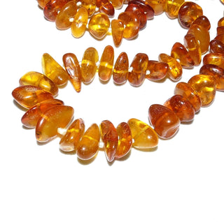 Einzelstück, lange Bernstein-Kette aus polierten rundlichen Nuggets im Verlauf aufgefädelt, mittleres Cognac-orange, durchgeknotet ohne Verschluß, Gesamtlänge 80 cm -	Handgefertigter Schmuck nur erhältlich bei www.danilogold-shop.de 