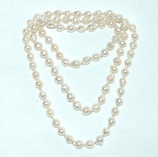 Einzelstück, lange Vintage-Akoja-Perlenkette, zart creme-roséfarben, geknotet, baroque-tropfenförmig, schöner Glanz, Gesamtlänge 80 cm, 7,1 mm -7,7 mm Durchmesser, ohne Verschluß -	Einzelstücke nur erhältlich bei www.danilogold-shop.de