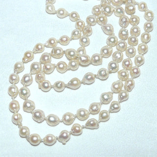 Einzelstück, lange Vintage-Akoja-Perlenkette, zart creme-roséfarben, geknotet, baroque-tropfenförmig, schöner Glanz, Gesamtlänge 80 cm, 7,1 mm -7,7 mm Durchmesser, ohne Verschluß -	Einzelstücke nur erhältlich bei www.danilogold-shop.de