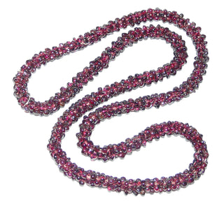 Einzelstück, lange, dicke, gedrehte Granat-Kette mit einer Gesamtlänge von 76 cm, kein Verschluß im typischen modernen Granat-Rot - Einzelstücke nur erhältlich bei www.danilogold-shop.de