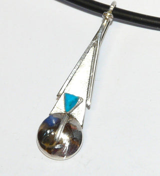 Einzelstück, langer Anhänger 925 Silber in Form eines dreieckigen Pendels und einer geschwärzten Halbkugel als Abschluß, ein kleines Türkis-Dreieck als Farbakzent, Gesamtlänge 43,3 mm - Nur erhältlich bei www.danilogold-shop.de