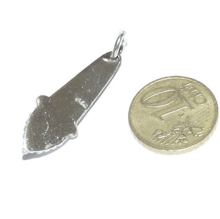 langes Einzelstück, Granatanhänger, spitzes Pendel mit Zargenfassung und einer Umrandung aus Kügelchen & Kordel, massiv 925 Silber, in den Tiefen geschwärzt, ein tropfenförmiger Granat im Cabochon-Schliff - Goldschmiede Danilo