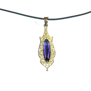 großes auffallendes Einzelstück, langer Filigran-Anhänger "Oriental" aus 750 Gold, eine große navetteförmige, funkelnd facettierte, violette Amethyst-Replik in 12-Krapper-Chaton eingefaßt, große Dreieckschlaufe -	Unikate und Pretiosen nur erhältlich im Onlineshop der Goldschmiede Danilo!