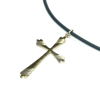 Einzelstück, Kreuz-Anhänger aus 333 Gold mit geschwungenen, polierten Streben + gravierten diagonalen Schrägstreifen, abgerundete Enden, Schlaufe -	Unikatschmuck nur erhältlich im Onlineshop von Juwelier & Goldschmiede Danilo! 