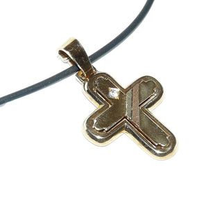 kompaktes Einzelstück, massiver Kreuz-Anhänger 585 Gold, gleichlaufende polierte Streben mit abgerundete Enden, diagonale Streifen in Roségold + Weißgold, ein Luftschnitt erweckt den Eindruck, daß zwei Kreuze übereinander liegen, ein funkelnd facettierter Zirkonia als besonderer Akzent, Dreieckschlaufe, auch als Herrenanhänger geeignet -	Einzelstücke nur erhältlich bei www.danilogold-shop.de