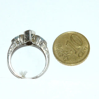 meerblaues Einzelstück, massiver Ring aus 925 Silber mit 3 hellblauen Aquamarin-Repliken, funkelnd facettiert + als Navette / Schiffchen + Tropfen / Birnkernform geschliffen, gemusterte Ringschiene, Ringweite 57
-	Nur erhältlich bei www.danilogold-shop.de