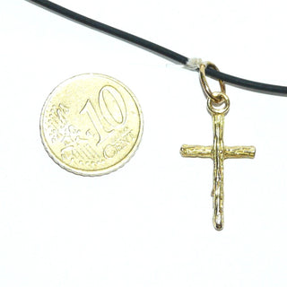Einzelstück, außergewöhnlich gefertigter lateinischer Kreuz-Anhänger aus massivem 750 Gold, gearbeitet wie zwei sich kreuzende, runde, strukturierte Holzäste, borkiert, extra große Schlaufe auch für breitere Ketten (Lieferung erfolgt ohne Kette) -	Unikatschmuck nur erhältlich im Onlineshop von Juwelier & Goldschmiede Danilo! 