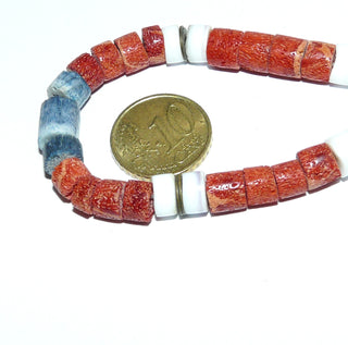 matt glänzendes Einzelstück, Schaumkorallenkette, leichter Verlauf Durchmesser von 4,2mm auf 8mm, Länge 42,5cm, Metall-Drehverschluß, auf Nylon aufgefädelt - Goldschmiede Danilo