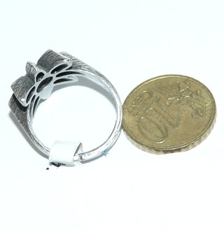 Einzelstück, Nordform-Design Bergkristall-Ring "Blüten-Stern" aus 925 Silber, mit einem runden, funkelnd facettierten Bergkristall, seidenmatt, in den Tiefen geschwärzt, verstellbare Ringweite bis ca. 63. Anlaufgeschützt. Die gesamte skandinavische / finnische Nordform-Kollektion ist so designt, daß fast alle Schmuckstücke miteinander kombinierbar sind. Besonders gut zu diesem Schmuckstück paßt Nord 0022.  -	Finnlandschmuck bei Goldschmiede Danilo