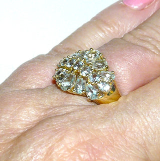 funkelndes Einzelstück, opulenter Topasring aus 585 Gold mit 17 funkelnd facettierten, zart hellblauen Topase in Krappen gefaßt, in Tropfenform & rund, Ringweite 60 - Goldschmiede Danilo